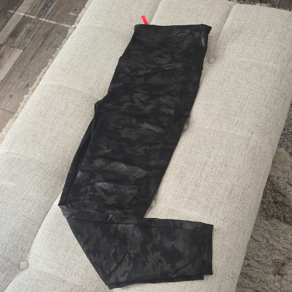 SPANX Black Camo 28" Leggings Plus